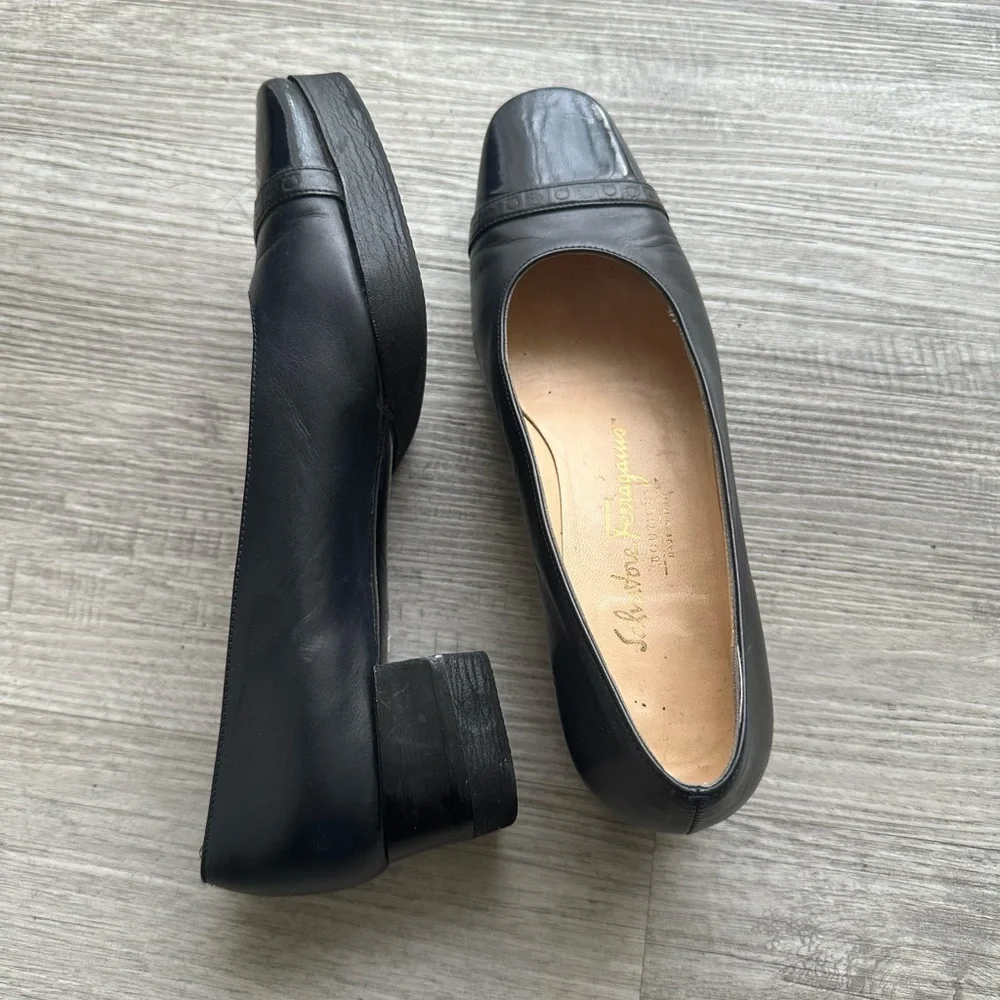 Restored Salvatore Ferragamo Women's Black and Flats Sz 6.5 runs like 6